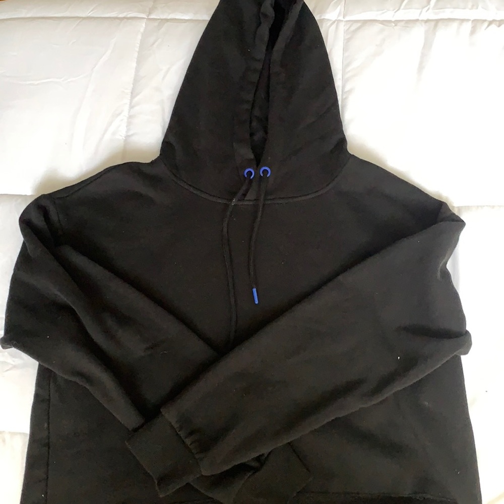 Black cropped hoodie with stripes